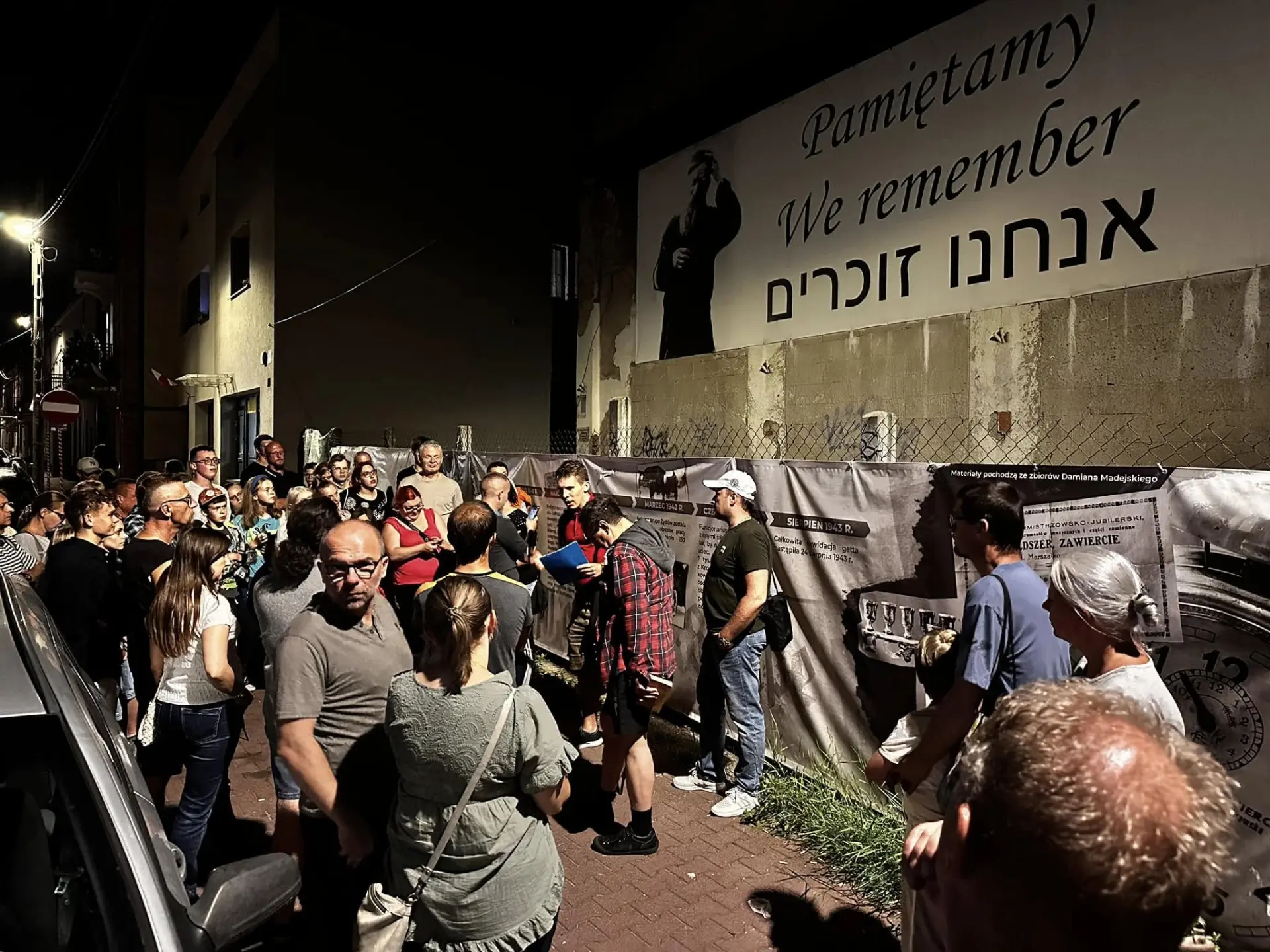Nocny spacer historyczny „Pamiętamy — We remember” w Zawierciu