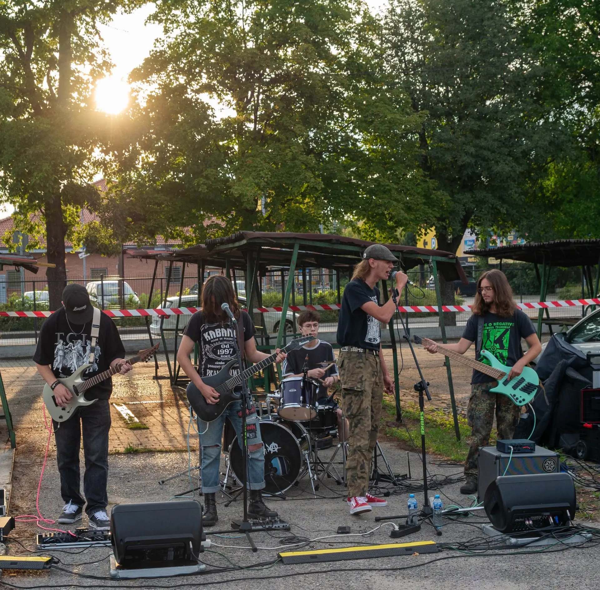 Koncert na targowisku o zachodzie słońca — Zawiercie Nie Milczy