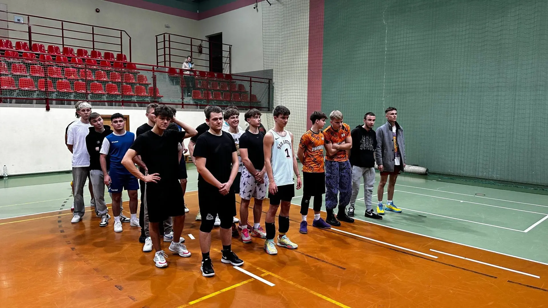 Młodzieżowy turniej sportowy w hali w Zawierciu
